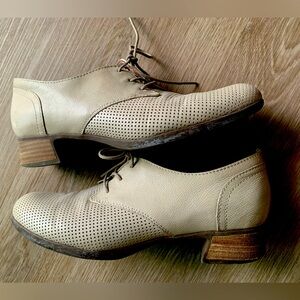 Beige oxford by dansko